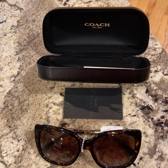 NWT COACH HC8246 WOMEN’S SUNGLASSES - Picture 4 of 12